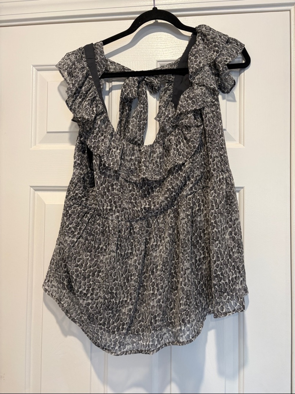 Banana Republic Black and White Ruffled Fluffy Blouse - Picture 2 of 9